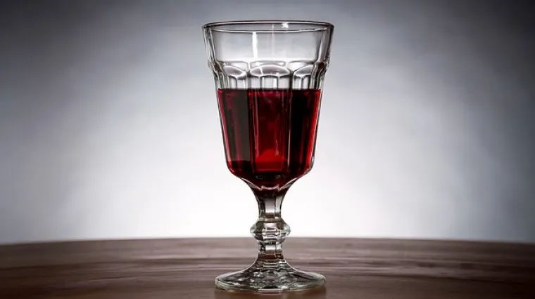 Junetina u crnom vinu