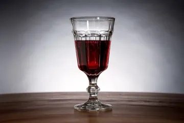 Junetina u crnom vinu