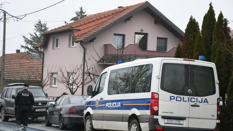 Mu&scaron;karac je u mjerni uređaj stavio eksploziv. Mladići su ga spojili na struju, jedan je poginuo