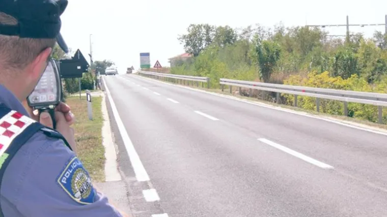Na istarskom ipsilonu jurio je 200 na sat, a sad je ostao bez vozačke i dobio kaznu od 5 tisuća kuna