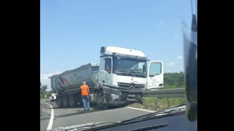 Nova nesreća na Staroj zagorskoj magistrali: U sudaru kamiona i automobila poginuo vozač
