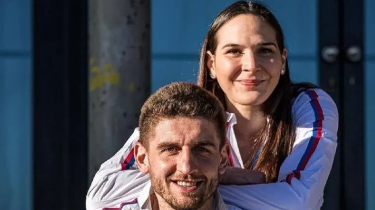 'Ja u karanteni u Japanu, žena u bolnici u Beogradu'