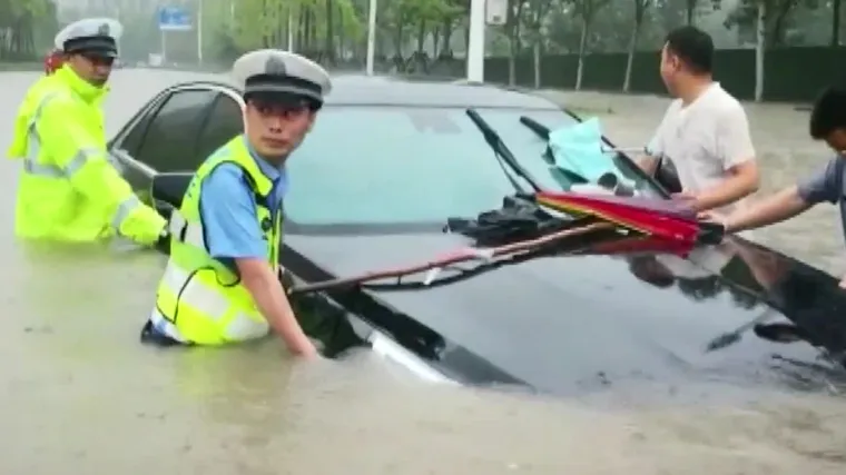 Obilne ki&scaron;e uzrokovale su poplave i u sredi&scaron;njoj Kini. Poginulo je vi&scaron;e od 30 osoba