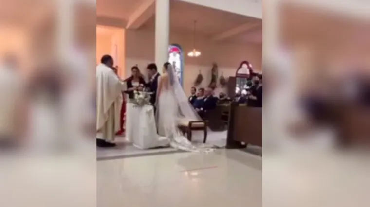 Sirotog mladoženju slomila nervoza usred vjenčanja, u crkvi nastao sveopći lom od smijeha kada ga je 'provalio'