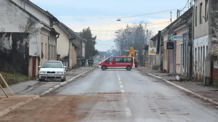 Zdenka živi u kontejneru i mora plaćati pričuvu iako se njezina zgrada treba srušiti: 'Trebala bih davati od svoje mizerne mirovine'