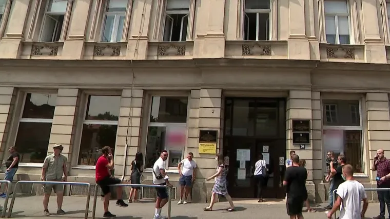 Svi detalji oko nove osobne. Neće sadržavati i treći neutralni rod - X. Građani su oko ideje podijeljeni, puno vi&scaron;e brinu ih gužve za izradu dokumenata