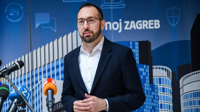 Nove gradske vlasti počele su isplaćivati novac roditeljima-odgojiteljima. Pola milijarde kuna i ove godine?