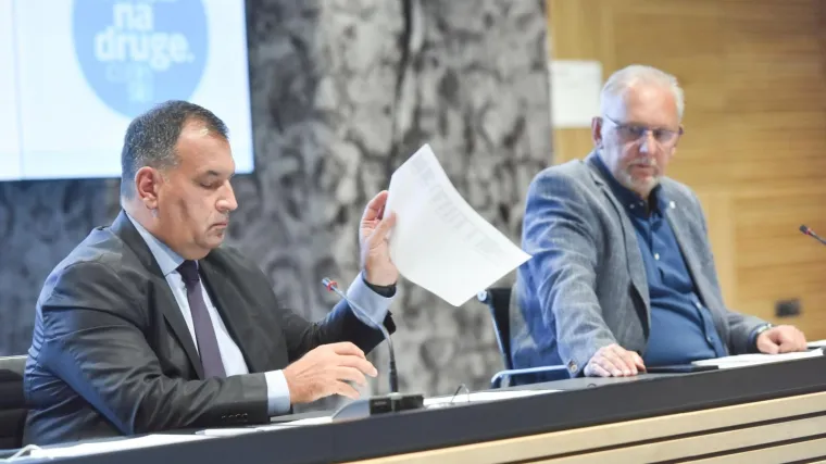 Stožer objavio nove mjere za &scaron;est županija: Ograničenja za svadbe, kafiće, koncerte... 'Cijeli Jadran ple&scaron;e između narančastog i crvenog'