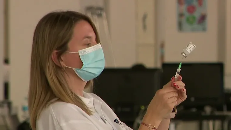 &Scaron;to o trećoj dozi cjepiva protiv covida kažu oni koji se prvi put cijepe i tko će ju prvi primiti?