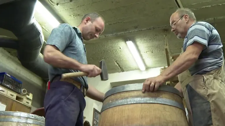 U Hrvatskoj nedostaje bačvara, ima ih tek nekolicina i najveća im je briga - tko će nastaviti s ovim poslom nakon njih