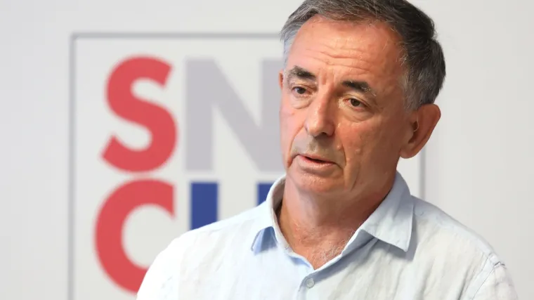 Pupovac: 'On u Srbu kampira okićen usta&scaron;kim simbolima, pu&scaron;ta pse da maltretiraju ljude u selu... A sud ni&scaron;ta'