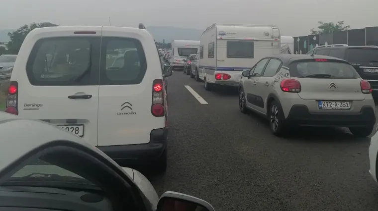 Nadali se izbjeći gužve, s mora krenuli danas: Gužve već na Bosiljevu, na Lučkom se čeka pola sata, uglavnom u mjestu!