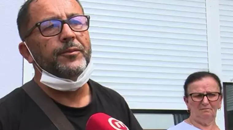 Obitelji žrtava ispred bolnice u Slavonskom Brodu, a putnici opisuju nevjerojatne scene: 'Ispao sam s drugog kata autobusa, sa ženom'