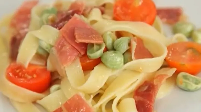 Tagliatelle s pr&scaron;utom i bobom: Slasni obrok koji je gotov za manje od pola sata