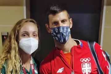 Svi su mislili da se Novak slikao sa suprugom, no onda je otkrivena prava istina