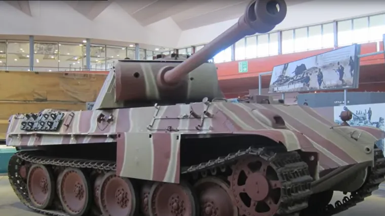 Sude mu zbog držanja tenka iz 2. svjetskog rata u kući, protuavionca, torpeda... Ali imaju problem, je li tenk oružje?