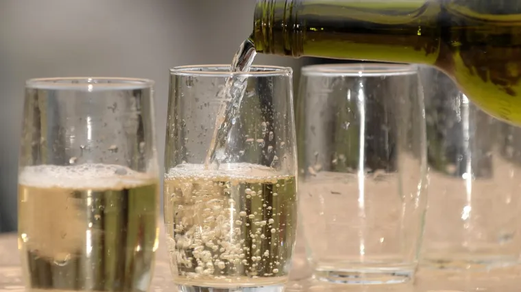 Slatinski policajci se 'zarundali' u krčmi: Prijeti im disciplinski postupak; Teško su povrijedili službenu dužnost