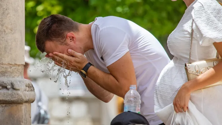 DHMZ izdao upozorenja zbog četvrtog toplinskog vala: Evo gdje se očekuju najvi&scaron;e temperature