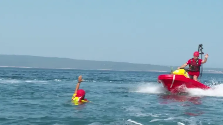 Kada morski kauboji doja&scaron;u na svojim skuterima, ni&scaron;ta ih neće zaustaviti u spa&scaron;avanju života