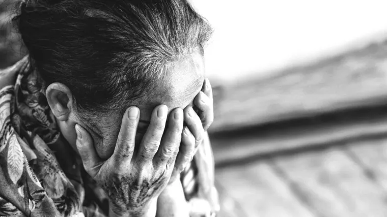 Ne prezaju ni pred čim: Kazale starcima da provjeravaju tko je cijepljen protiv koronavirusa pa ih okrale