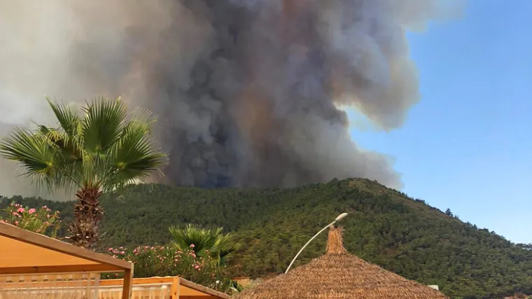 FOTO Troje poginulih ljudi, tisuće izgorjelih domaćih životinja. Požari proždiru Tursku uz vjetar, vrućine od skoro 40&deg;C