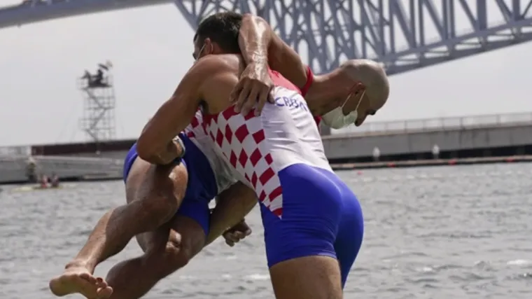 Kakav dan za na&scaron;e u Tokiju! Čestitke plju&scaron;te, a ministar ministricu pita za koga navija u hrvatskom finalu. Pred svima!