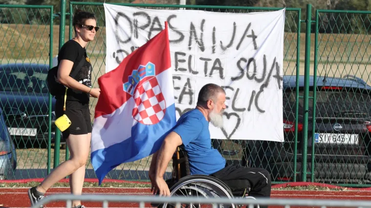 Matea Jelić stigla u rodni Knin, dočekala ju i urnebesna poruka