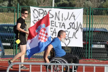 Matea Jelić stigla u rodni Knin, dočekala ju i urnebesna poruka