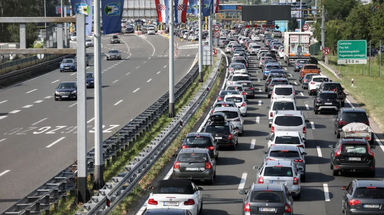 FOTO Gužve su na cestama i granicama, HAK upozorava sve koji idu na godi&scaron;nji odmor
