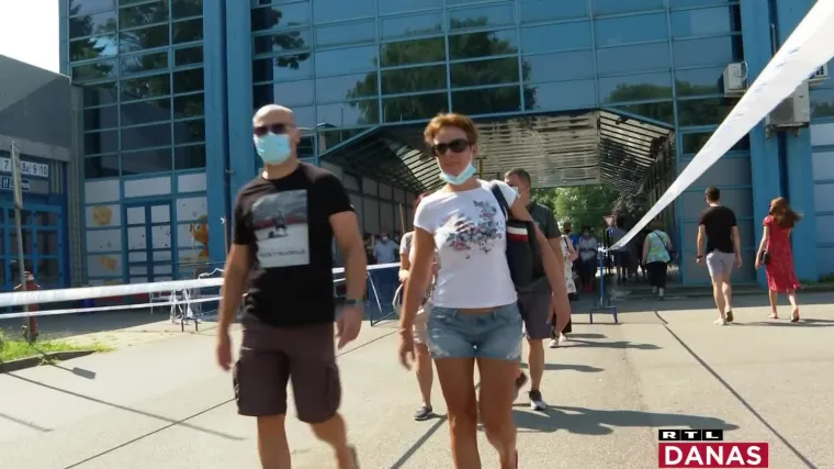 &Scaron;to s cijepljenjem ako se ide na godi&scaron;nji? Otac cijepljene djevojke &scaron;ali se: 'Želimo biti novi evolucijski primjerci'