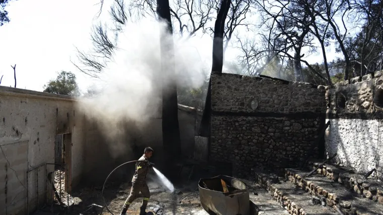 Grčkom haraju požari, a najavljene su temperature od 45 stupnjeva!
