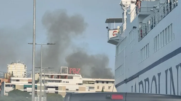 Požar i u Splitu, dim se vidi iz trajektne luke: 'Gori trava, uskoro se očekuje ga&scaron;enje'