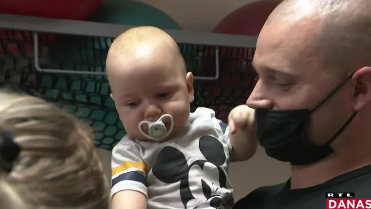 Mali Tin bez operacije u Njemačkoj neće napraviti prve korake. Nikada. Zdravlje nema cijenu, ali operacija za njega ima