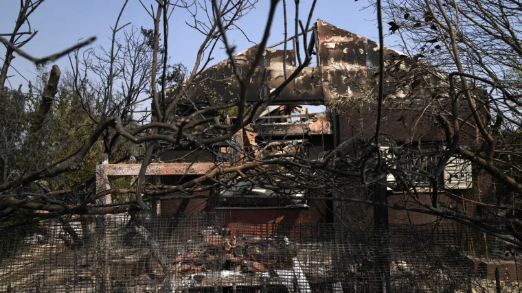 FOTO/VIDEO Užas u Grčkoj! Gore sjeverna predgrađa Atene, premijer: 'Ovo je noćna mora! Prioritet je spasiti živote'