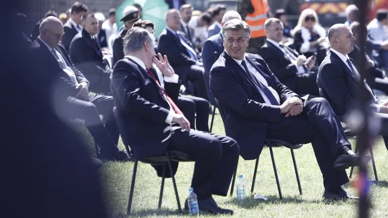 Zar su Plenković i Milanović iznova otkrili izgubljeno prijateljstvo!? Pogledajte kako su ćaskali u Kninu, zabavljali se