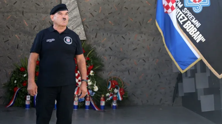 Skejo se potužio u Kninu: 'Nismo dobili pozivnice', opet nahvalio usta&scaron;ki pozdrav i ustvrdio: 'Mi smo živuća povijest'