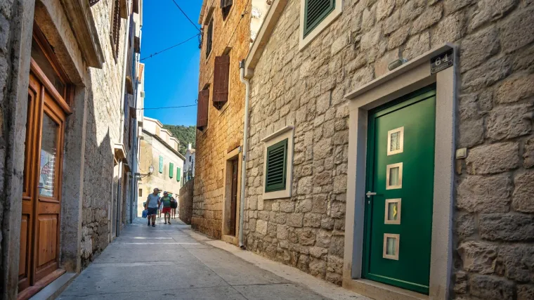 Otkazuju smje&scaron;taj domaćim gostima i uzimaju strance: 'Dno dna! Nazvali su nas dan prije polaska i rekli da...'