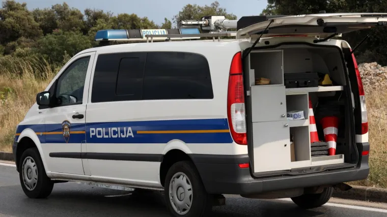 Crno jutro na hrvatskim cestama: Na A3 automobil sletio s ceste, jedna poginula osoba i tri ozlijeđene