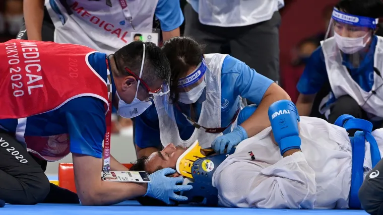 Uvjerljivo gubio, nokautiran, a na kraju ga iznijeli ga nosilima i dali mu zlato