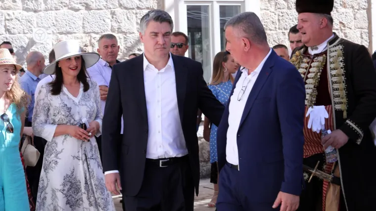 FOTO, VIDEO Milanović tvrdi da je zahtjev tužiteljstva BiH političko pitanje, govorio o mjerama: 'Tu nas je 500 bez kontrole'