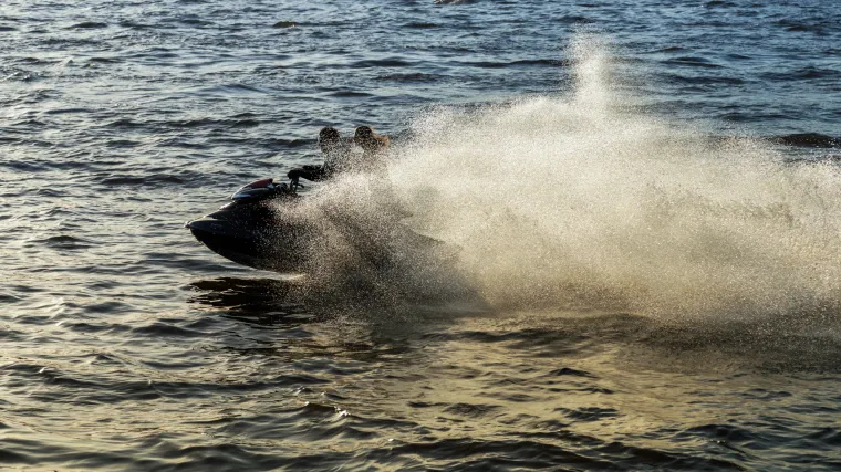 Sat vremena nakon &scaron;to je u nesreći s jet-skijem poginula žena, na Hvaru u naletu skutera te&scaron;ko ozlijeđena djevojka