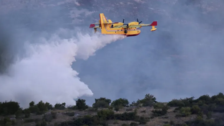 Požar kod Velikog &Scaron;ibenika uočio Air Tractor, jedan vatrogasac lak&scaron;e ozlijeđen