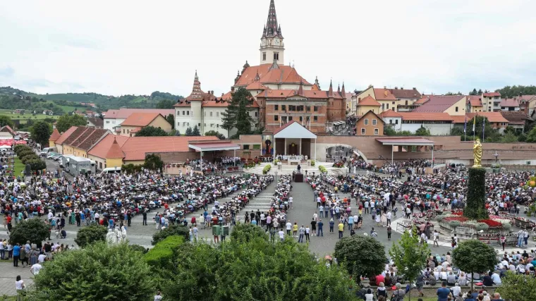 HZJZ o blagdanu Velike Gospe: 'Necijepljeni, stariji i rizični neka ostanu doma i ne idu na misu'