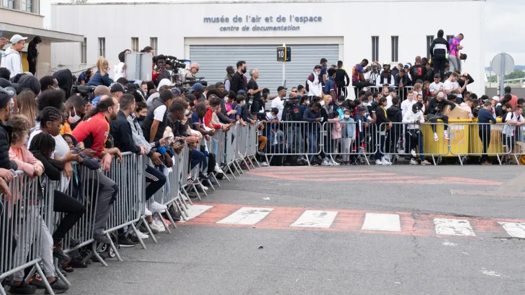Pariz je na nogama: Nadrealne scene u Gradu svijetla