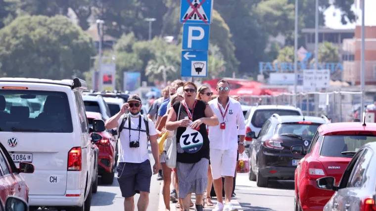 Tek nekoliko praznih soba u Splitu nudi se za 10.000 kn po noćenju! 'Gosti su spremni platiti vi&scaron;e, ali nemaju &scaron;to'