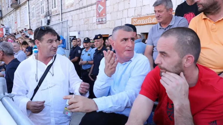 Alkari su kritizirali i ocijenili Buljevo pona&scaron;anje tijekom Alke kao političku promidžbu, a on im odmah odgovorio