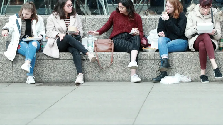 Porazna statistika za Hrvatsku na Međunarodni dan mladih! Nigdje drugdje mladi toliko dugo ne žive s roditeljima, razloga je mnogo