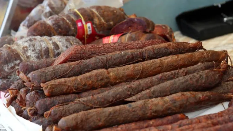 Hrenovke, jeger, salame... S trži&scaron;ta opozvano čak 27 mesnih proizvoda iste tvrtke! Provjerite jeste li kupili koji