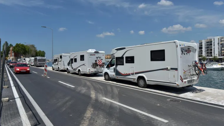 Akcija na području Pule: Policija je ulovila čak 16 ilegalnih kampista koji su parkirali u centru grada