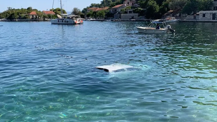 FOTO Tragedija na Mljetu: Dvije osobe autom sletjele u more, smrtno stradao mu&scaron;karac